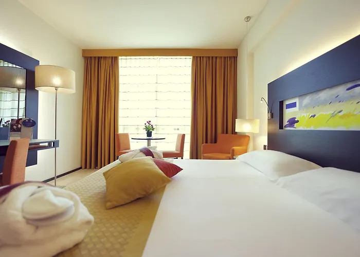 锡拉库扎美居酒店 4*